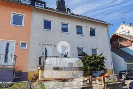 Haus zum Kaufen in Helmbrechts 290.000,00 € 250 m²