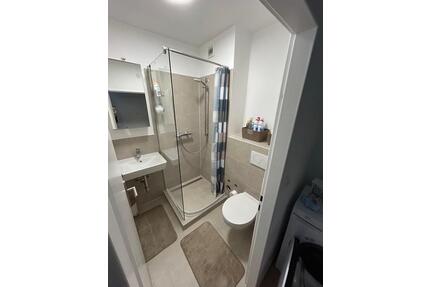 Moderne 1-Zi-Whg – Balkon, EBK, Stellplatz - Rüsselsheim am Main