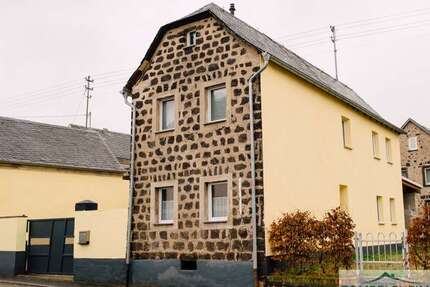 Charmantes Einfamilienhaus mit Scheune, Innenhof & Ausbaupotenzial in Ochtendung