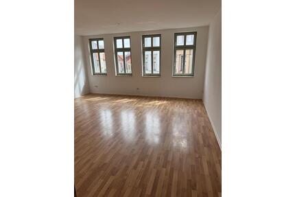 Große 3-Zimmer-Wohnung mit Balkon - Mühlhausen (Thüringen)