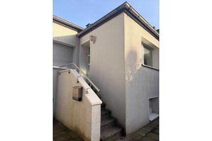 Einfamilienhaus mit Garten und Garage ab sofort bezugsfertig - Oberhausen Alt-Oberhausen