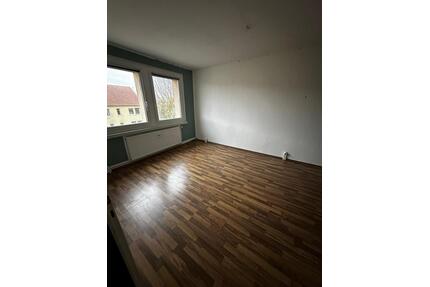 helle 2-Raum-Wohnung im 2. Obergeschoss, mit Einbauküche - ruhiges Wohnen in Friedrichswerth - Drei Gleichen