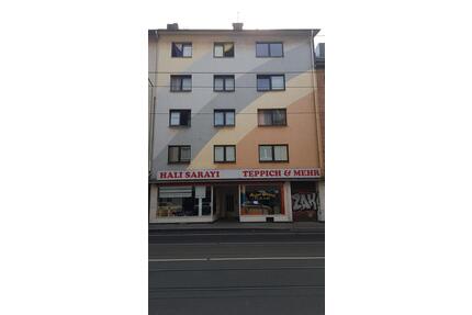 WG geeignet! 4. OG OHNE Aufzug! renovierte 3-Zimmer-Wohnung mit Balkon in Duisburg-Hochfeld