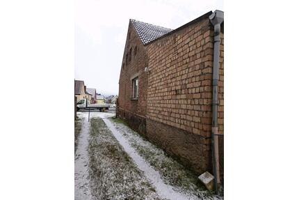 Kleines Haus mit Hofstelle, Nebengebäude mit Garten zur Miete - Löwenberger Land