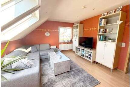 Renovierte Dachgeschosswohnung mit Moselblick, Gartenanteil & viel Nutzfläche - ab 01.04. frei - Detzem