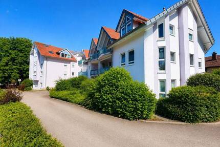 Bezugsfreie 3-Zimmer-Erdgeschosswohnung mit Terrasse und zwei Stellplätzen - Bad Dürrheim