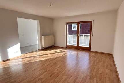 GERÄUMIGE WOHNUNG MIT BALKON UND CARPORT IM SCHÖNEN RABENSTEIN - Chemnitz Reichenbrand