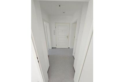 Lichtdurchflutete Wohnung mit Fenster in Bad und Küche – ideal für Singles & Paare - Altenburg