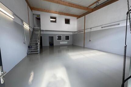Schöne Gewerbehalle mit Büro, Sanitär, beheizt - Erding