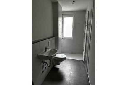 modern sanierte 2-Raum-Wohnung mit ebenerdiger Dusche - Bad Salzungen