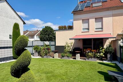 Top-ausgestattetes Reihenendhaus mit großem Garten & Dachterrasse - Kriftel