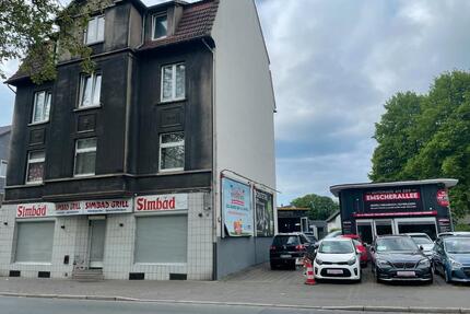 Mehrfamilienhaus mit Gewerbeflächen, Anbau, 19 Garagen - Dortmund Huckarde