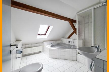 Schöne 3 Raum-Dachgeschoss Whg. mit Eckbadewanne - Gera
