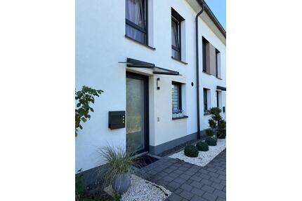 Modernes KfW 40 Haus (Reihenhaus) in Gießens Top-Mikrolage