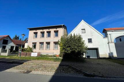 Zweifamilienhaus mit großer Scheune in Colbitz