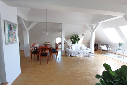 albero:) Exklusives Dachgeschoss mit Ateliercharakter im denkmalgeschützten Yorkhof (Baujahr 1902) - Hanau Lamboy