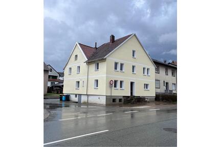 Mehrparteienhaus im Ortskern - 177.777,00&nbsp;EUR Kaufpreis, ca.&nbsp; 190,00&nbsp;m&sup2; in Kirchheim (PLZ: 36275)