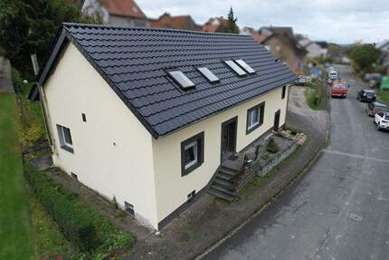 Zweifamilienhaus mit großem Grundstück in Lichtenau-Holtheim