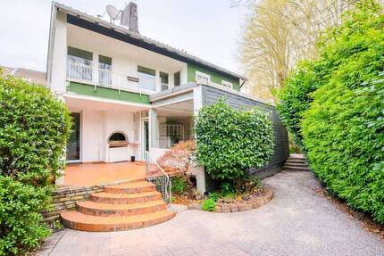 Geräumiges freistehendes Einfamilienhaus mit vielseitigem Potenzial in bester Lage - Remscheid Innen