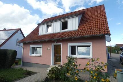 Kleines Einfamilienhaus mit Potenzial in zentraler Lage von Tannhausen
