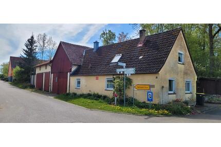 Haus mit Scheune - 67.000,00&nbsp;EUR Kaufpreis, ca.&nbsp; 110,00&nbsp;m&sup2; in Uffenheim (PLZ: 97215)