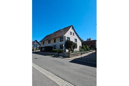 Einfamilenhaus mit angebauter Scheune und Garten - Sonneberg