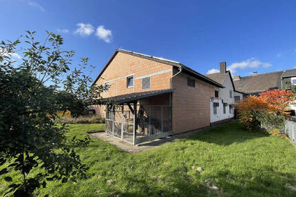 Vielfältig nutzbares Wohn- und Geschäftshaus in zentraler Lage von Breuna-Niederlistingen