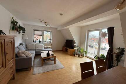 Helle 3-Zimmer-Dachgeschosswohnung mit Balkon im 6-Familienhaus - frei ab 1.9.2026 - Osnabrück / Kalkhügel