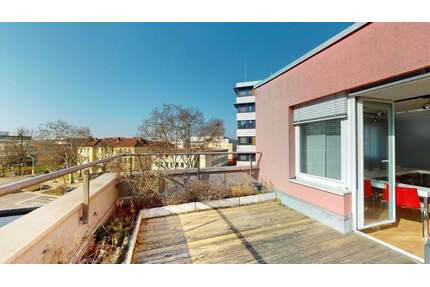 Stilvolle Dachgeschosswohnung mit sonniger Gartenterrasse und Tiefgaragenstellplatz am Holzhofpark - Darmstadt