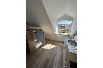 Kleine 2-Zimmer Dachgeschoss-Wohnung zu vermieten - Offenburg