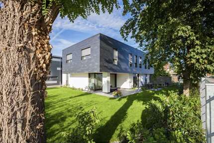 Haus zum Mieten in Waghäusel 2.750,00 € 238 m²