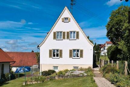 Haus mit gehobenem Alter in ruhiger Hanglage - Jettingen-Scheppach