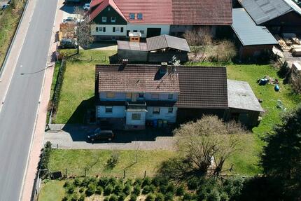 Zweifamilienhaus mit großem Grundstück, Scheune & viel Potenzial - Jossgrund