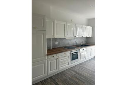 Helle ,3-Zimmer-Wohnung mit Balkon und Einbauküche – 75 qm - Saarbrücken West