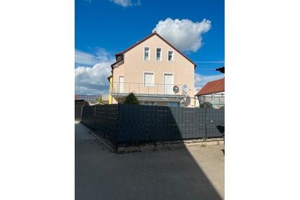 Grosse Doppelhaus - 560.000,00&nbsp;EUR Kaufpreis, ca.&nbsp; 140,00&nbsp;m&sup2; in Ingolstadt (PLZ: 85049)