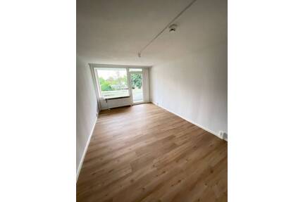 Schöne sanierte 2 zimmer Wohnung im Erdgeschoss. - Kiel Mettenhof