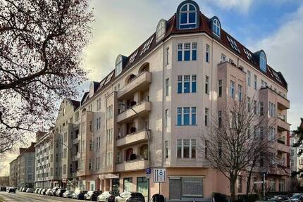 4-Zimmer-Eigentumswohnung im Stuckaltbau bezugsfrei kaufen in Berlin-Schöneberg, ca. 123 m², Balkon
