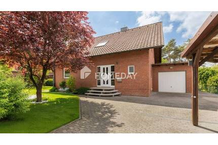 Gepflegtes EFH mit Garage, Carport, großem Grundstück, Kamin und überdachter Terrasse - Leiferde