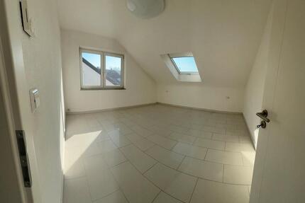 Schicke Moderne Mietwohnung - 1.310,00&nbsp;EUR Kaltmiete, ca.&nbsp; 76,00&nbsp;m&sup2; in Backnang (PLZ: 71522)