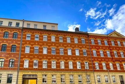 Für das Alter: Wohnen im Hochparterre in Gohlis-Süd mit Südbalkon, 2 Wohnungen mit 5 Zimmern - Leipzig