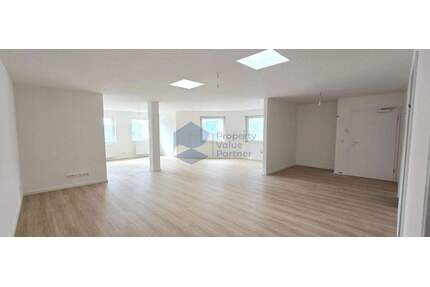 Exklusiv, offen, lichtdurchflutet: Großzügige 2-Zimmer-Wohnung mit Oberlichtern - Barsinghausen