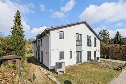 Architektur trifft Design: Hochwertige DHH in den Walddörfern - Hamburg Wohldorf-Ohlstedt