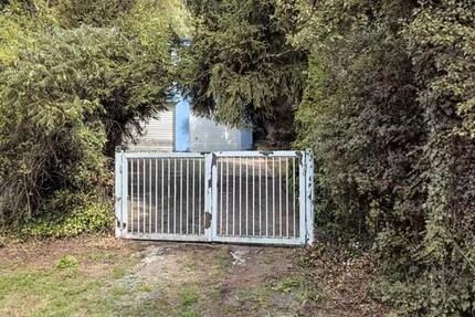 Großzügiges Grundstück mit Bestandsgebäuden in Schmelz