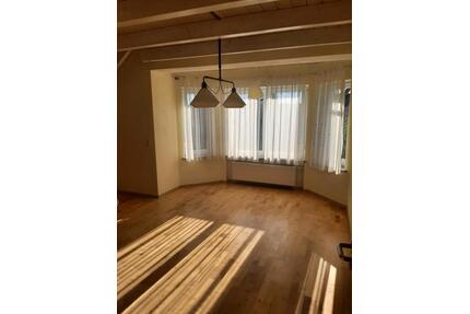 Dachwohnung - 950,00&nbsp;EUR Kaltmiete, ca.&nbsp; 100,00&nbsp;m&sup2; in Dettingen an der Iller (PLZ: 88451)