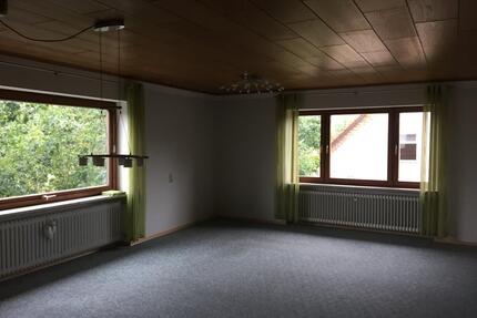4-Zimmer Wohnung mit Balkon und EBK - Burglengenfeld