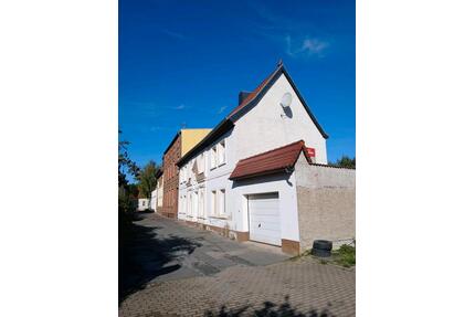 Haus am Markt, nähe Wehr an der Saale - Calbe (Saale)