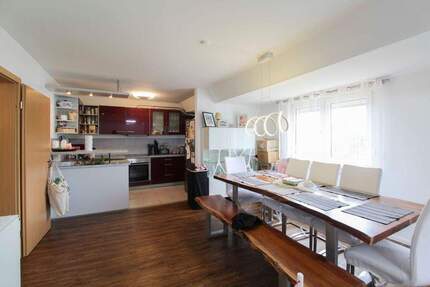 Hell, offen, großzügig - Dachgeschosswohnung mit Veranda & Stauraum - Stuttgart Feuerbach