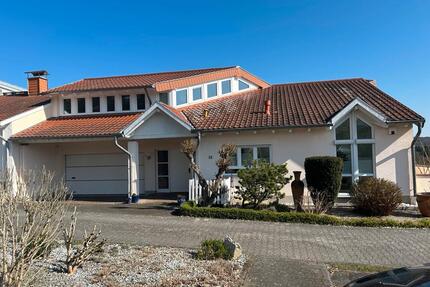Haus zur Vermietung - 2.300,00&nbsp;EUR Kaltmiete, ca.&nbsp; 235,00&nbsp;m&sup2; in Geisenheim (PLZ: 65366)