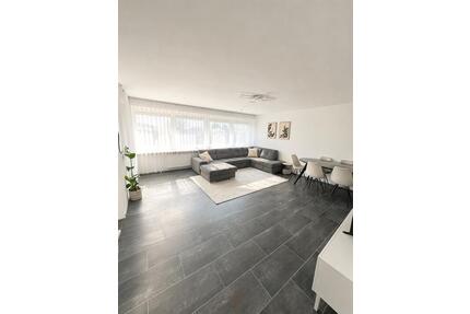 Moderne helle 4-Zimmer Wohnung mit Balkon, Tiefgarage & Aufzug - Aidlingen