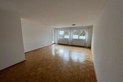 Ruhige und gepflegte 4-Zimmer-Wohnung mit Balkon, Aufzug und TG - Ravensburg Eschach